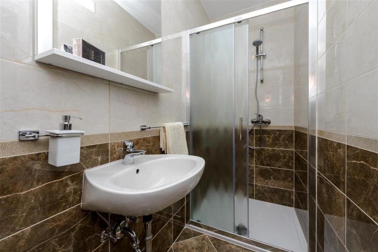 Guest House Rooms Rose Molunat Εξωτερικό φωτογραφία